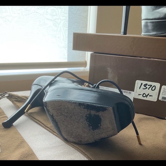 Gucci Boots, size 8 1/2, mint in original box. - Picture 3 of 5